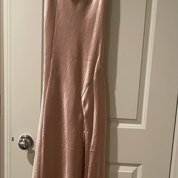 Know one cares Satin MIDI Slip Dress - Picture 4 of 7